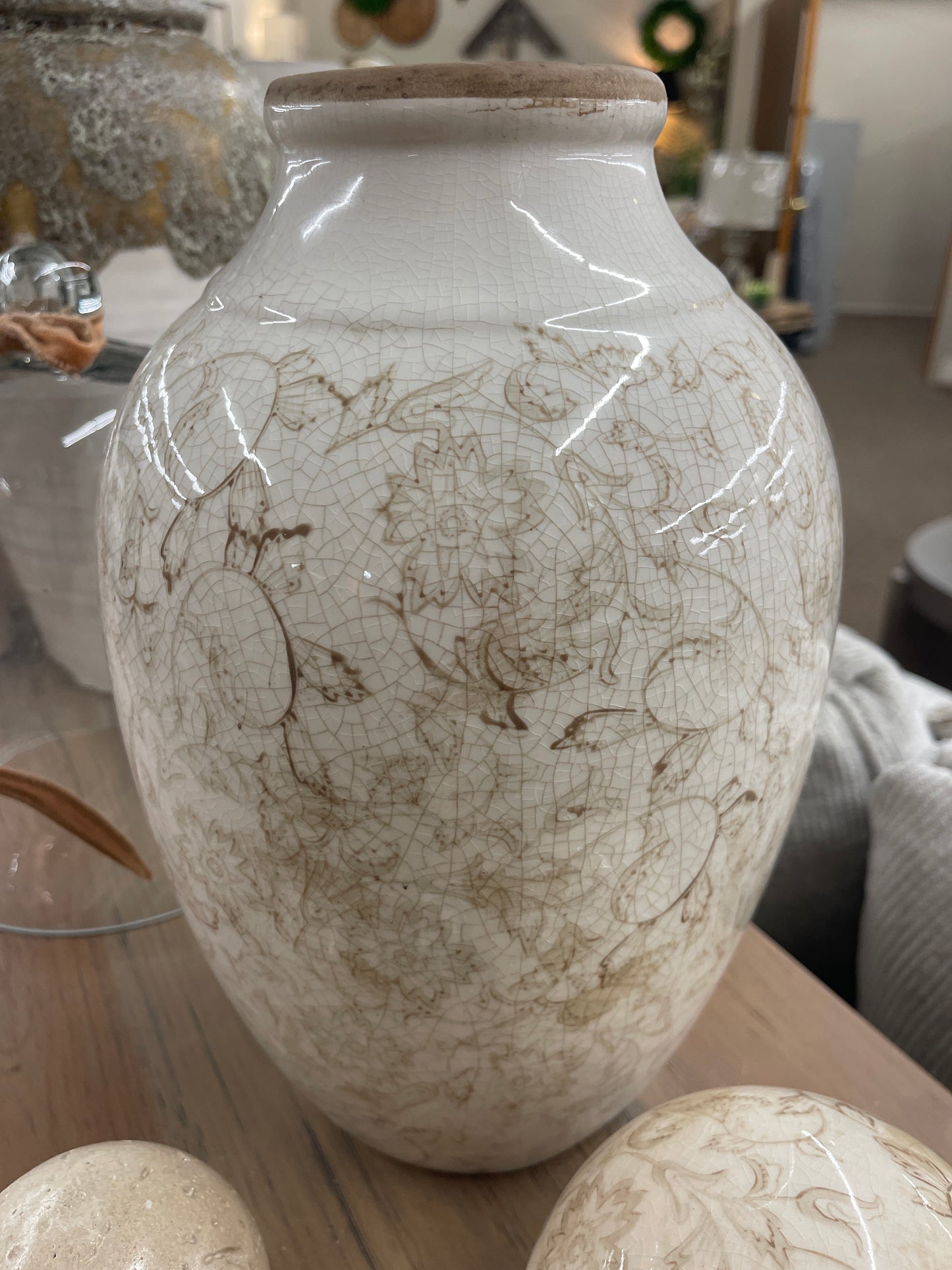 BEIGE HEIRLOOM VASE