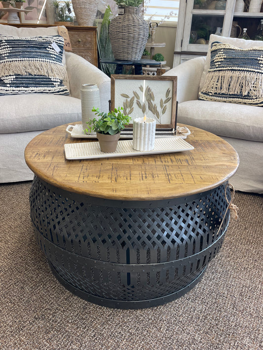 Shadowview Cocktail Table