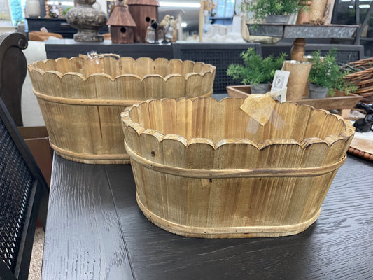 Scalloped SM Wooden Planter